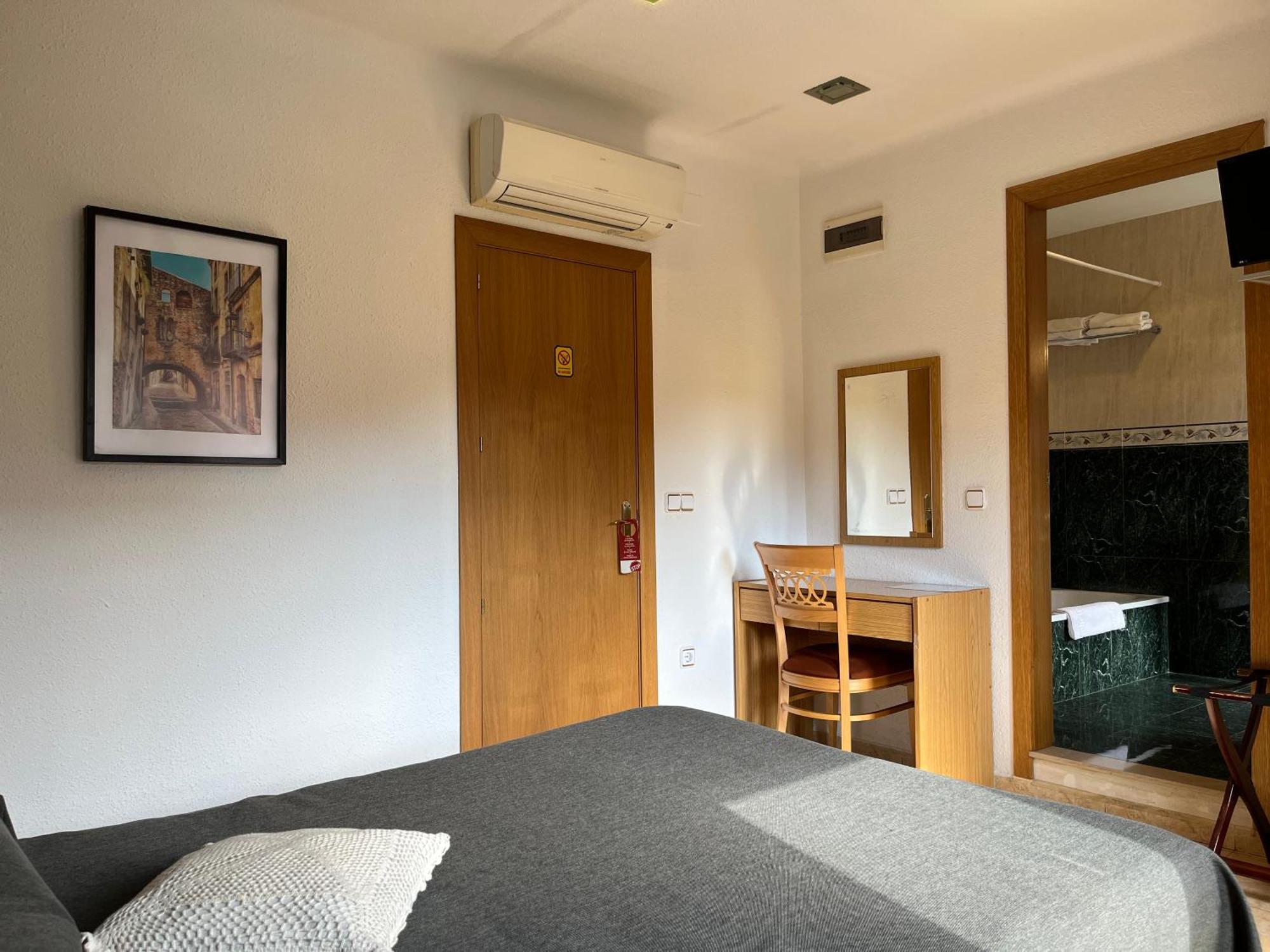 Hostal Tarres أنغولوس الغرفة الصورة