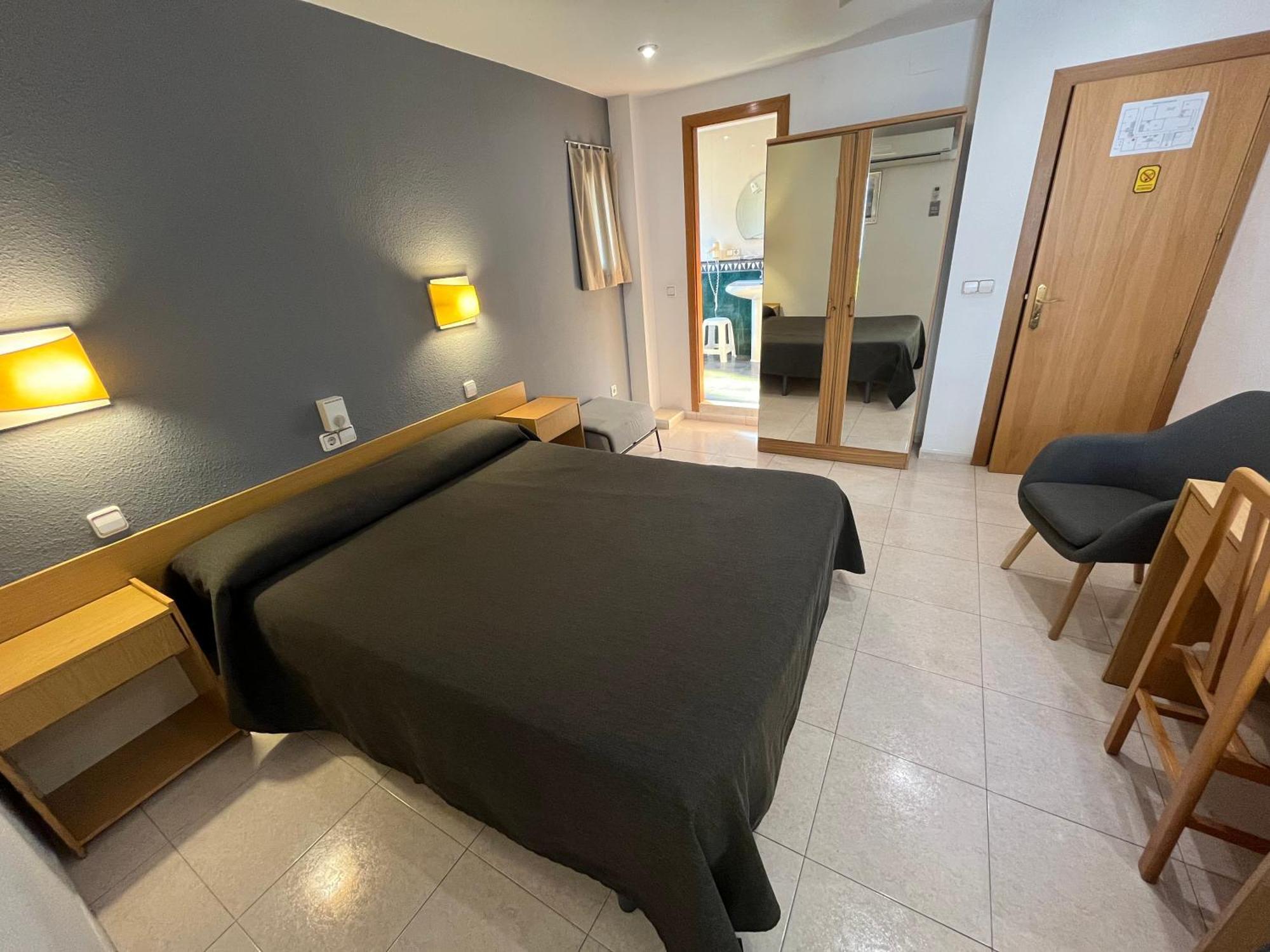 Hostal Tarres أنغولوس الغرفة الصورة