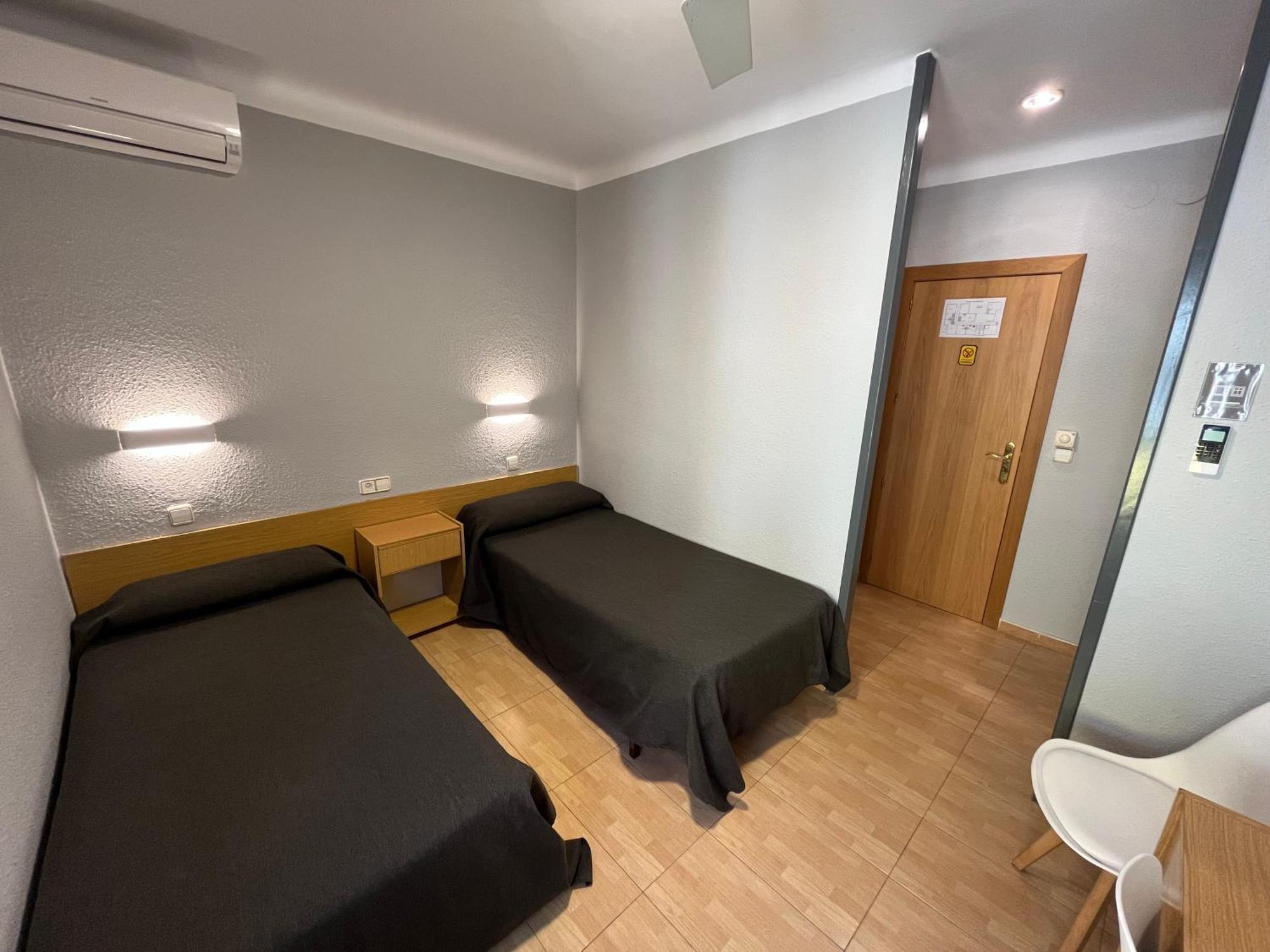 Hostal Tarres أنغولوس الغرفة الصورة