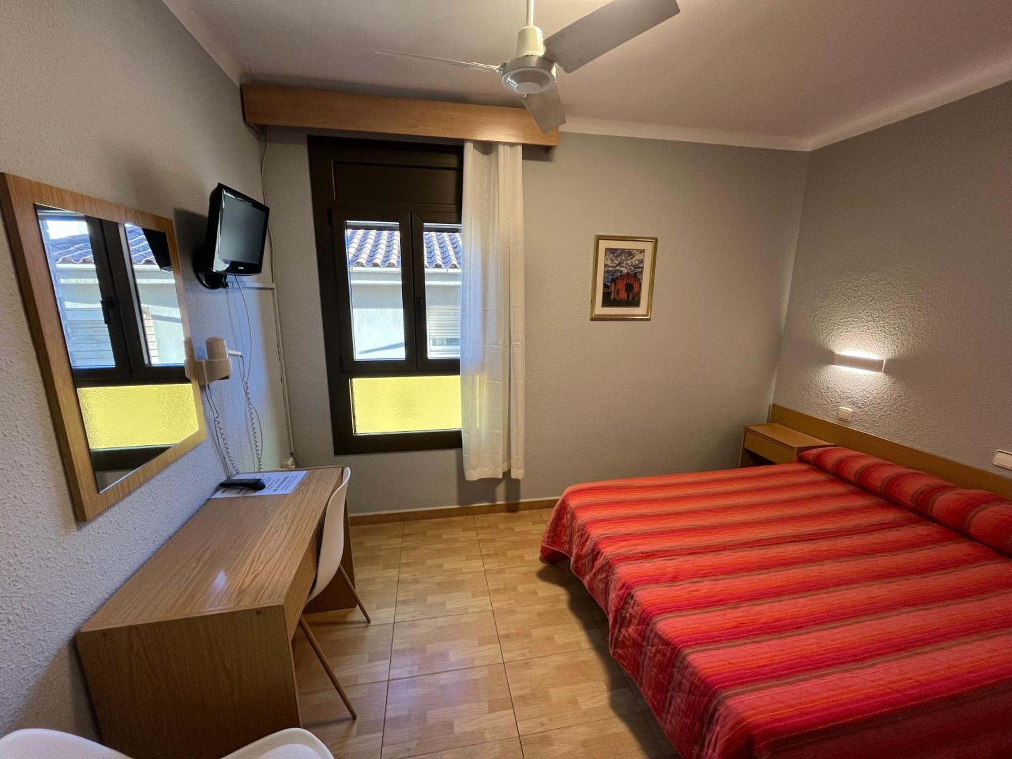 Hostal Tarres أنغولوس الغرفة الصورة