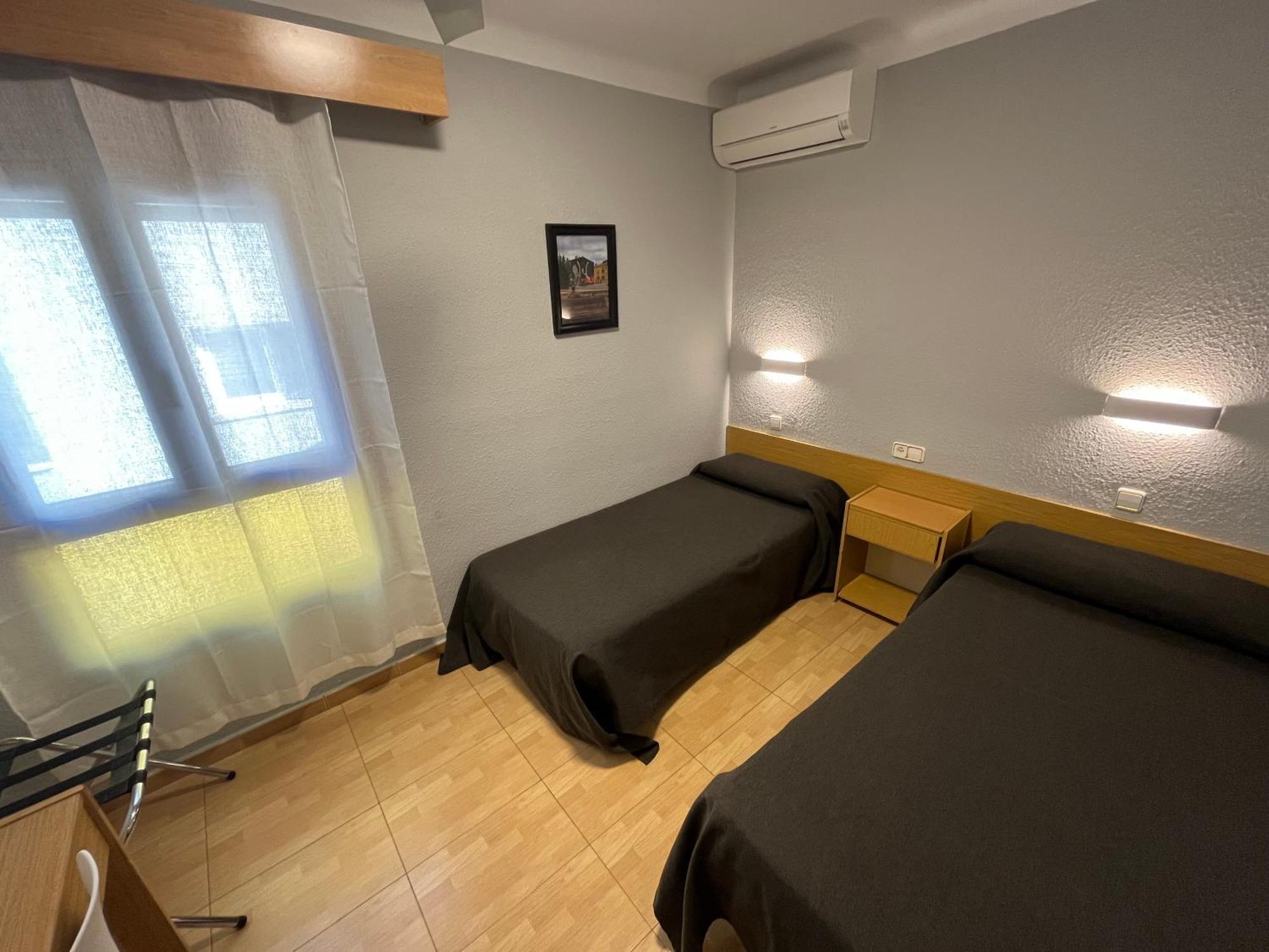 Hostal Tarres أنغولوس الغرفة الصورة