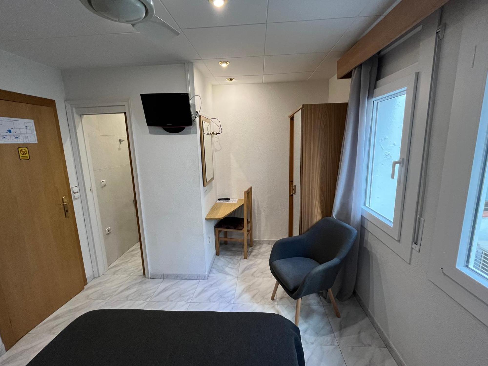 Hostal Tarres أنغولوس الغرفة الصورة