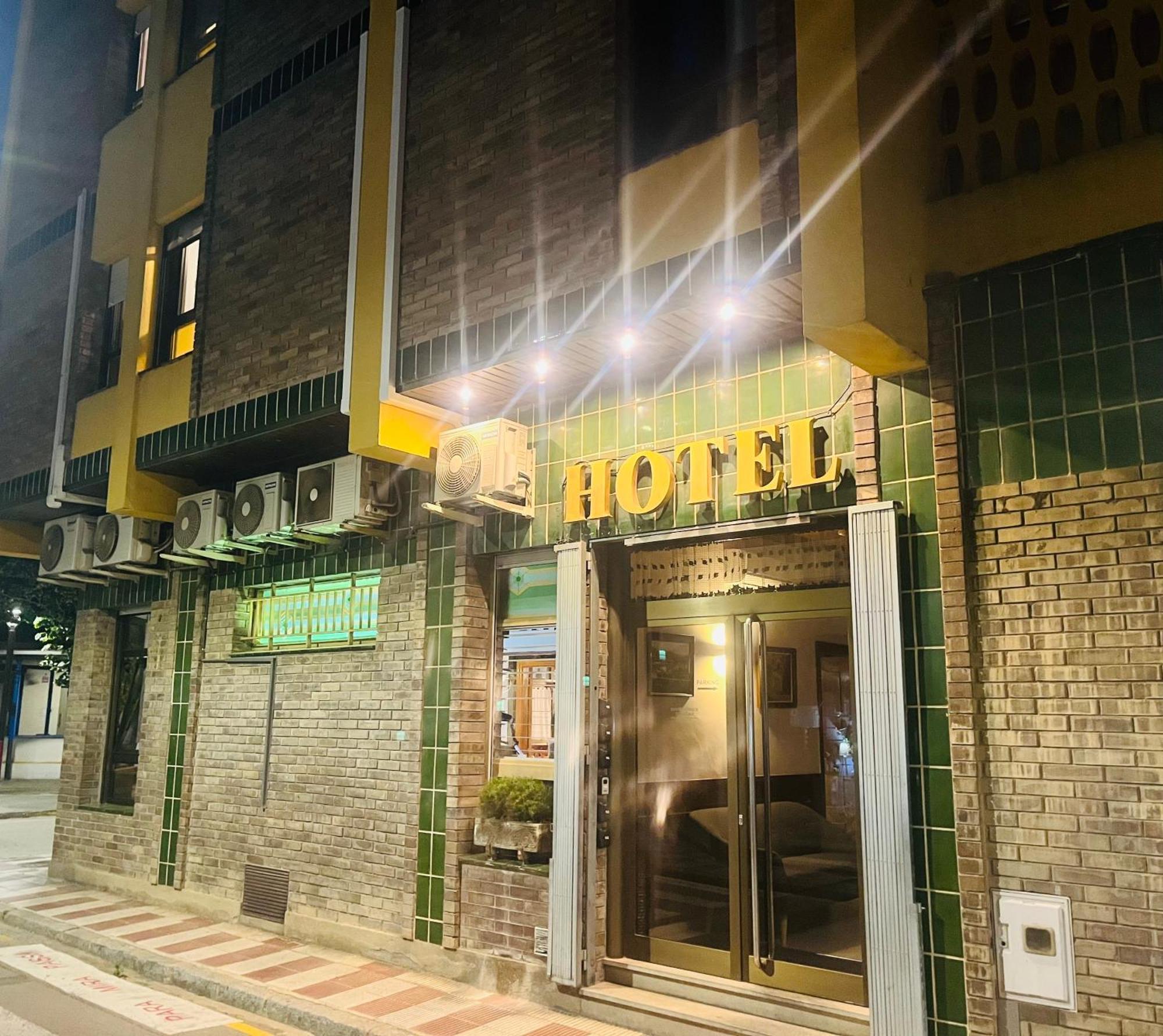 Hostal Tarres أنغولوس المظهر الخارجي الصورة